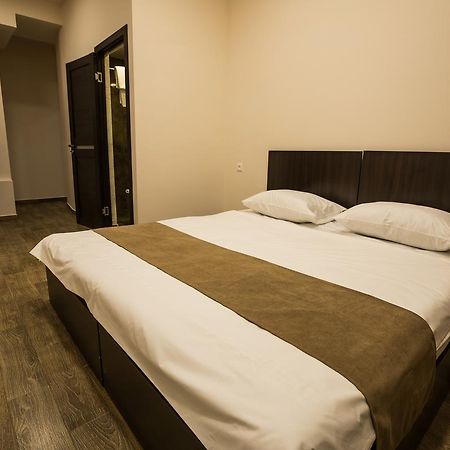 5 Rooms Mini-Hotel & Tours Jerevan Buitenkant foto