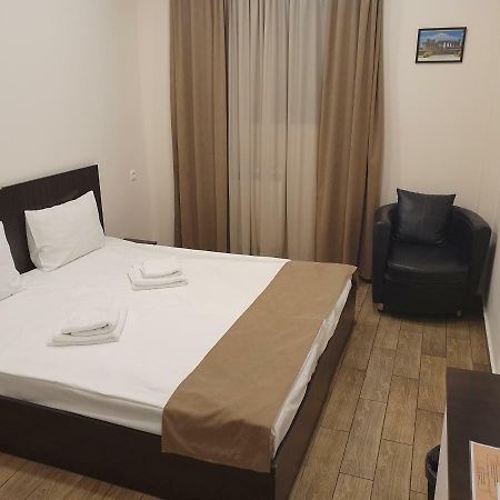 5 Rooms Mini-Hotel & Tours Jerevan Buitenkant foto