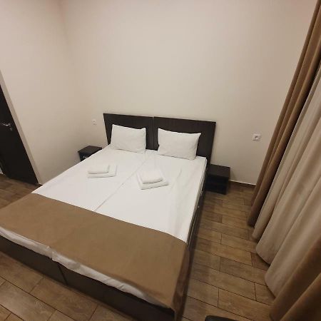 5 Rooms Mini-Hotel & Tours Jerevan Buitenkant foto