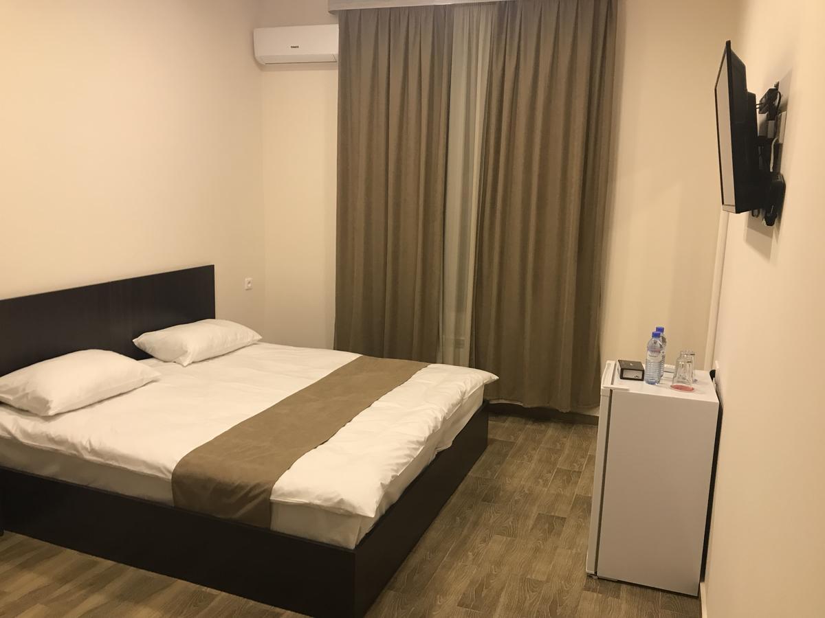 5 Rooms Mini-Hotel & Tours Jerevan Buitenkant foto