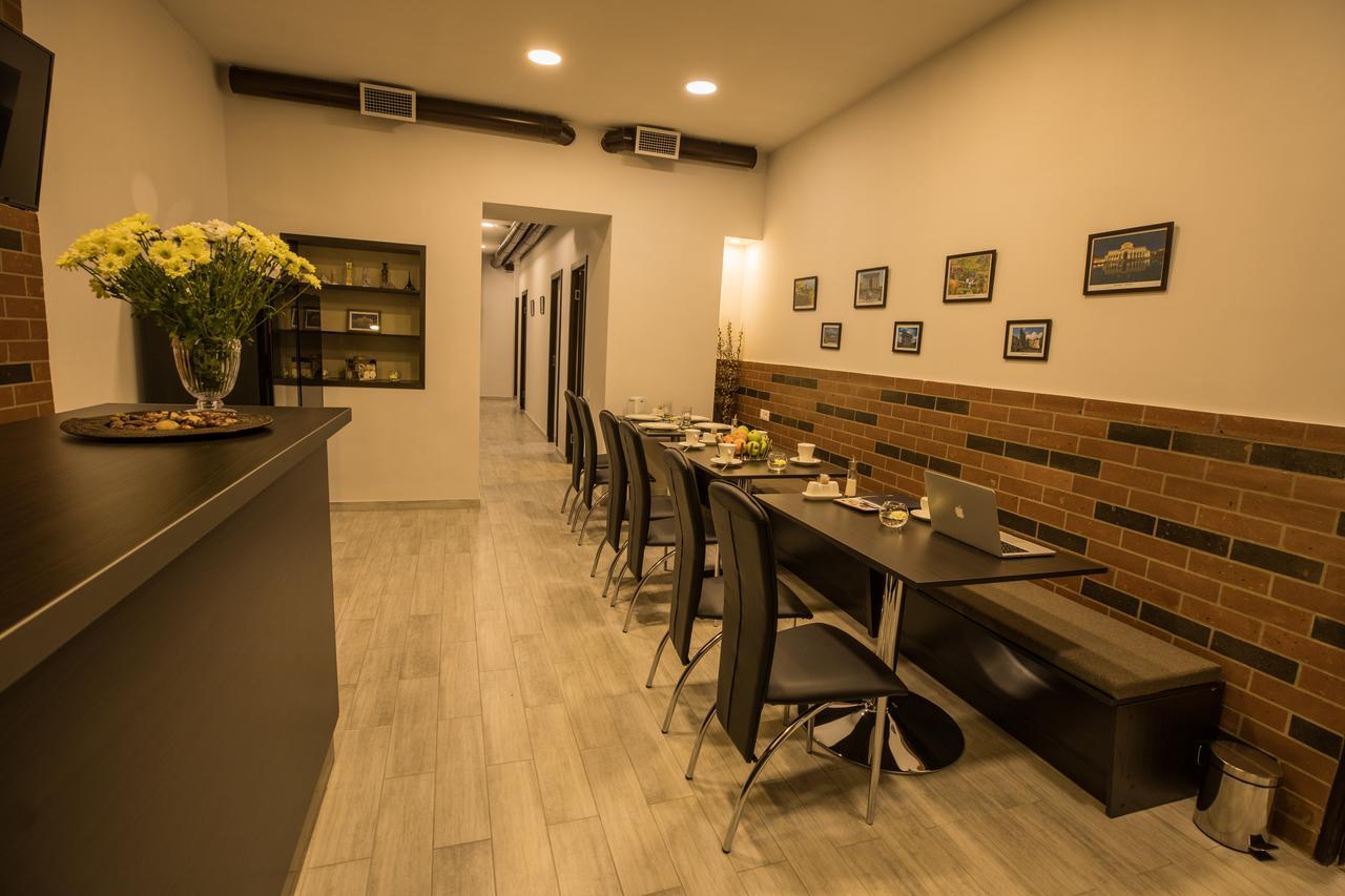 5 Rooms Mini-Hotel & Tours Jerevan Buitenkant foto