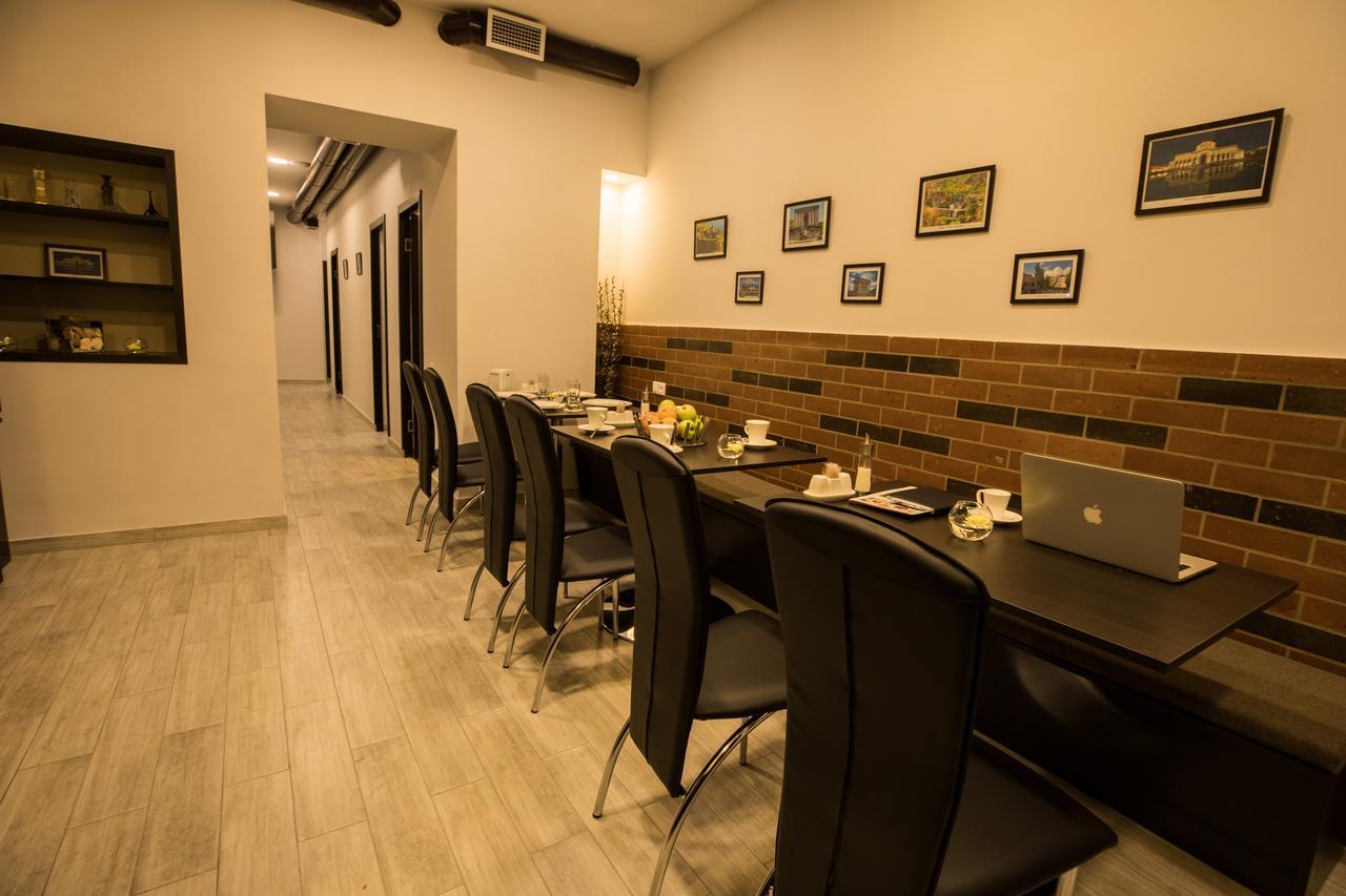 5 Rooms Mini-Hotel & Tours Jerevan Buitenkant foto