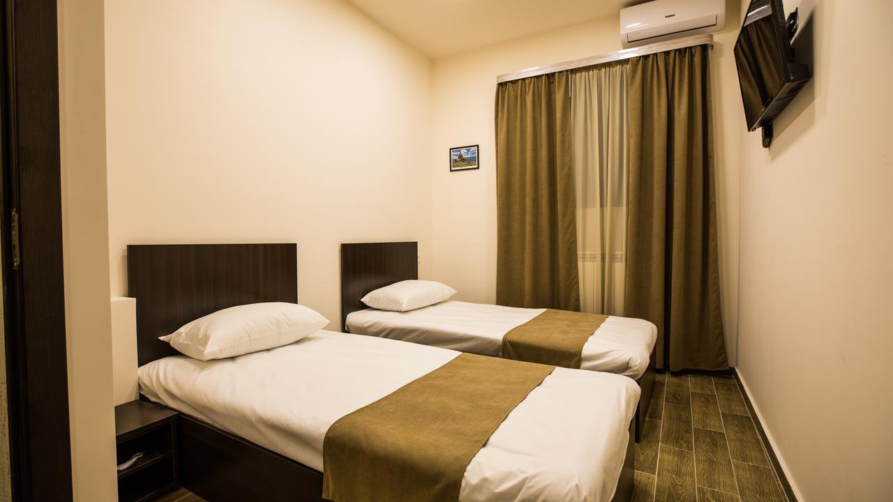 5 Rooms Mini-Hotel & Tours Jerevan Buitenkant foto