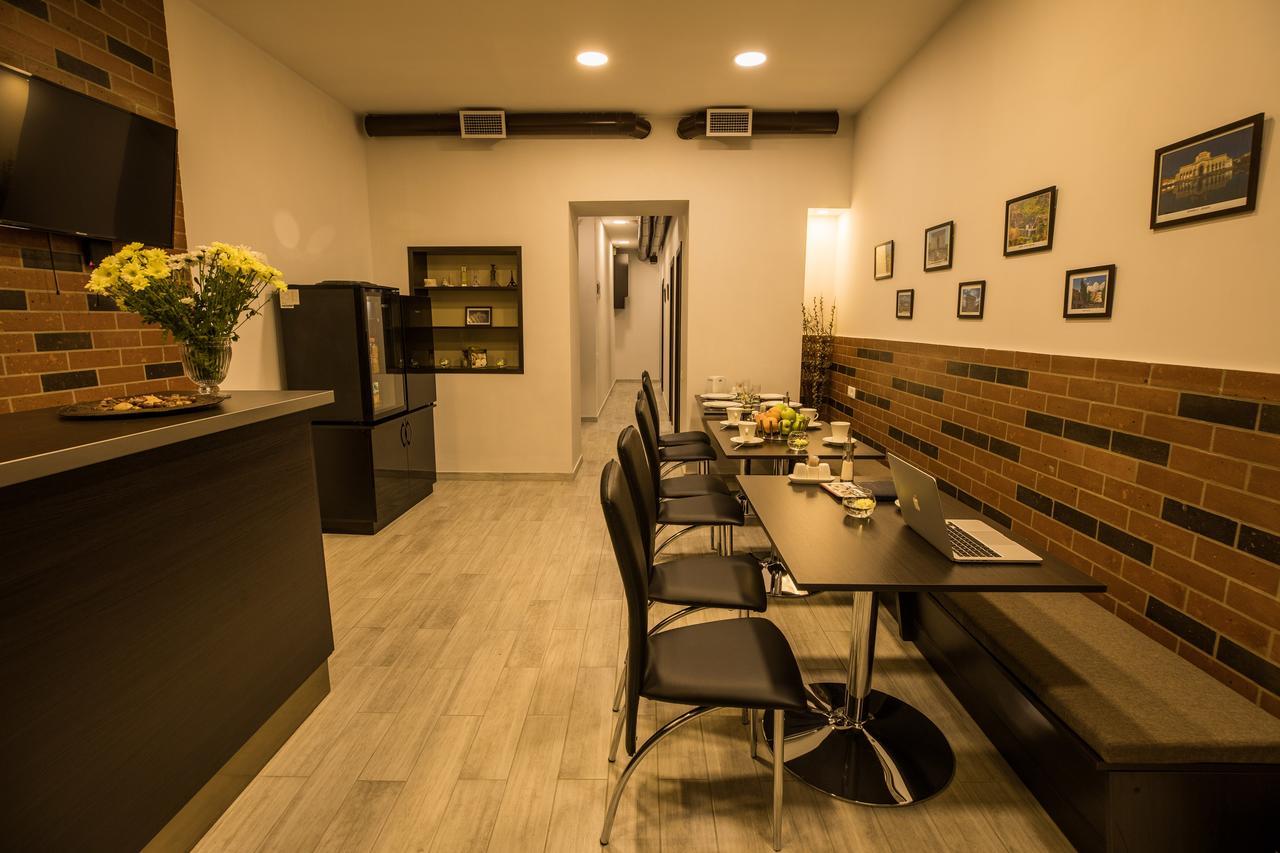 5 Rooms Mini-Hotel & Tours Jerevan Buitenkant foto