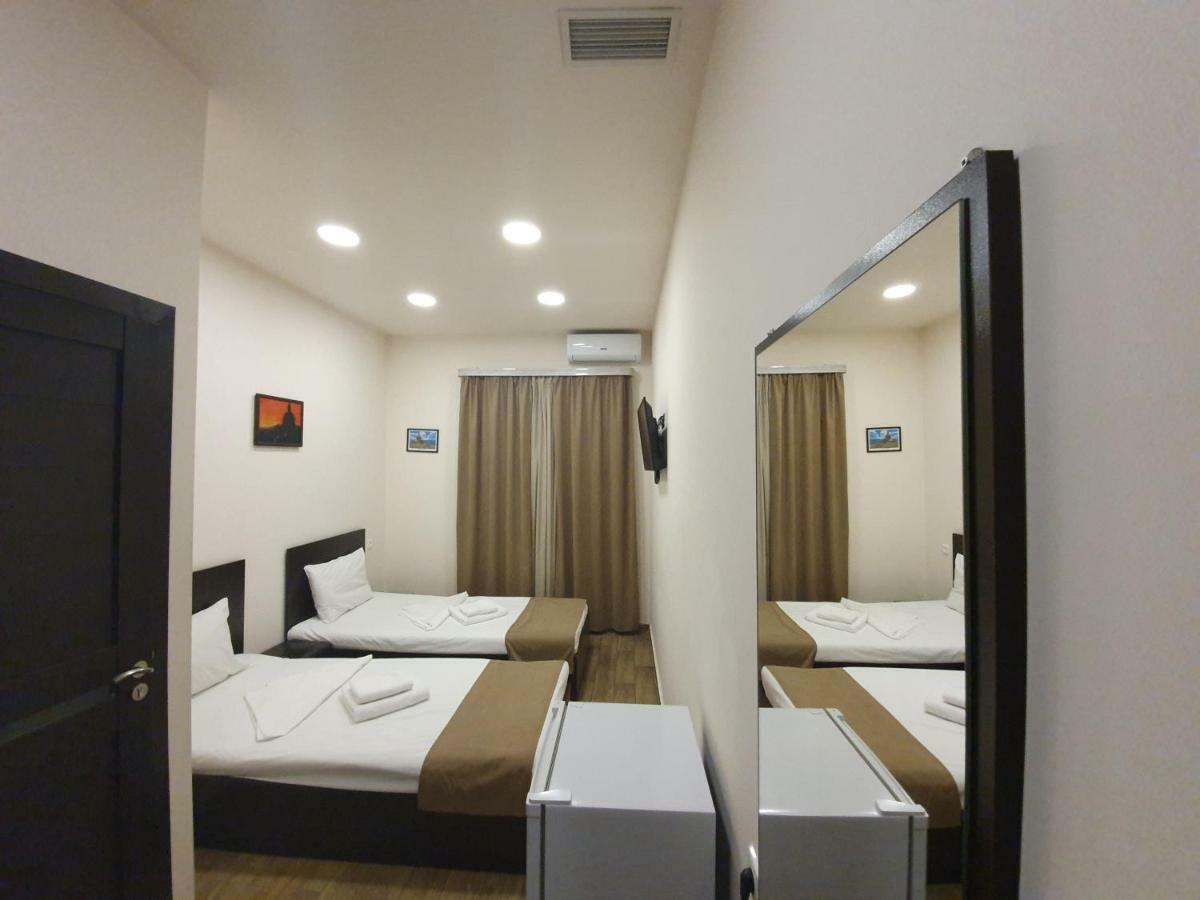 5 Rooms Mini-Hotel & Tours Jerevan Buitenkant foto