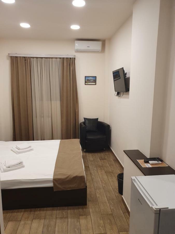 5 Rooms Mini-Hotel & Tours Jerevan Buitenkant foto