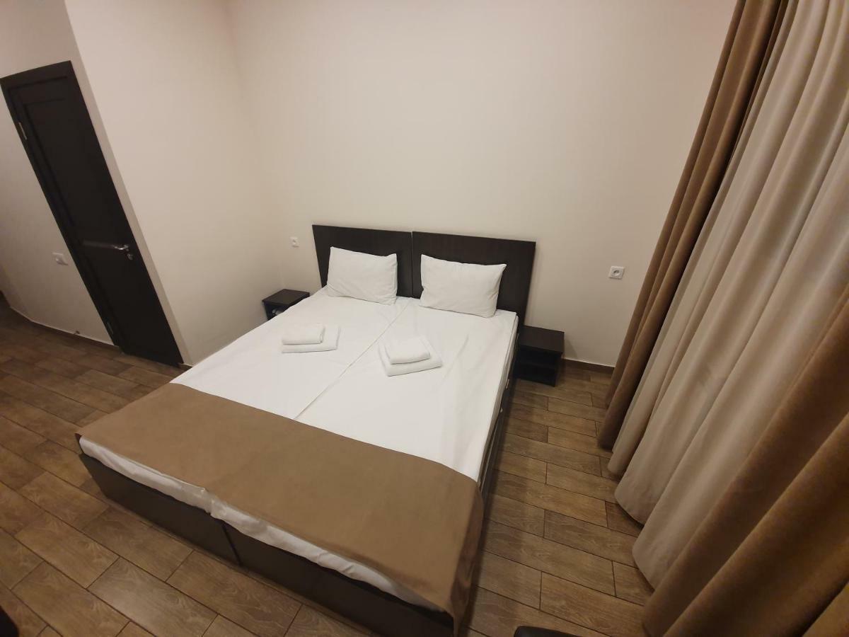 5 Rooms Mini-Hotel & Tours Jerevan Buitenkant foto